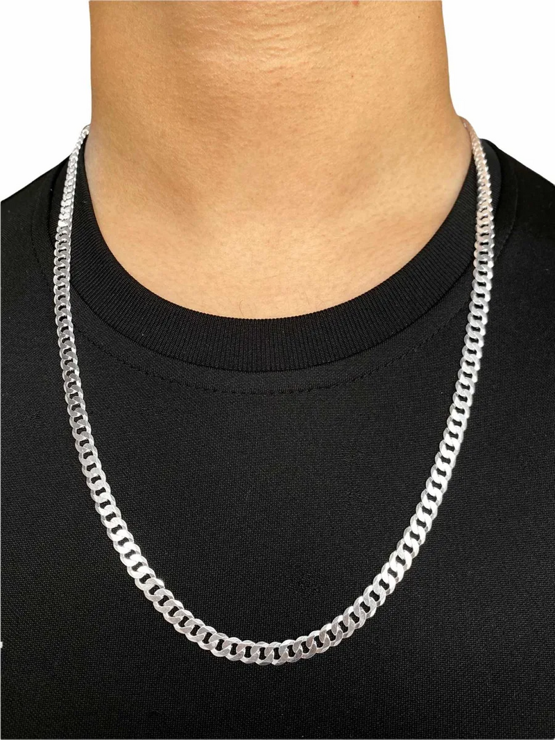 homem usando corrente de prata masculina grumet escama de peixe 